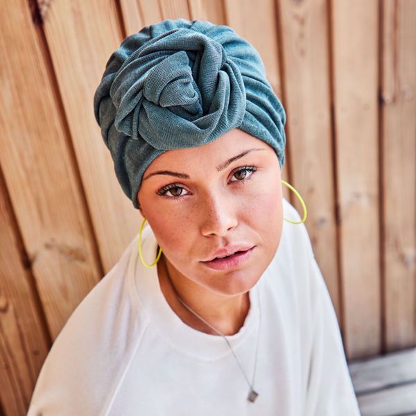 Hocelena • V Turban, Petrol